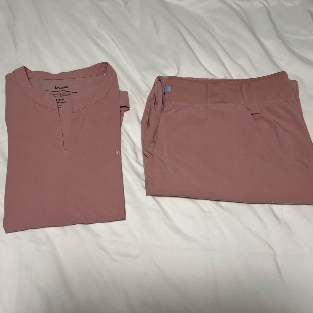 Lago Scrub Set in Blush - Top XXL, Pants XXL